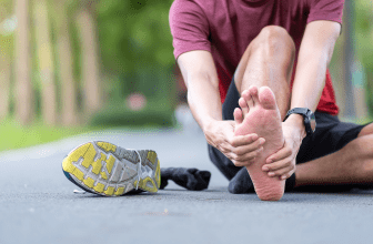 Fasciite Plantaire : Les Causes, les Symptômes et les Traitements