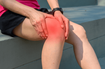 L'image montre un homme souffrir de Syndrome de la Bandelette Ilio Tibiale
