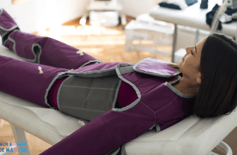 L'image montre une femme bénéficier de sa séance de pressothérapie