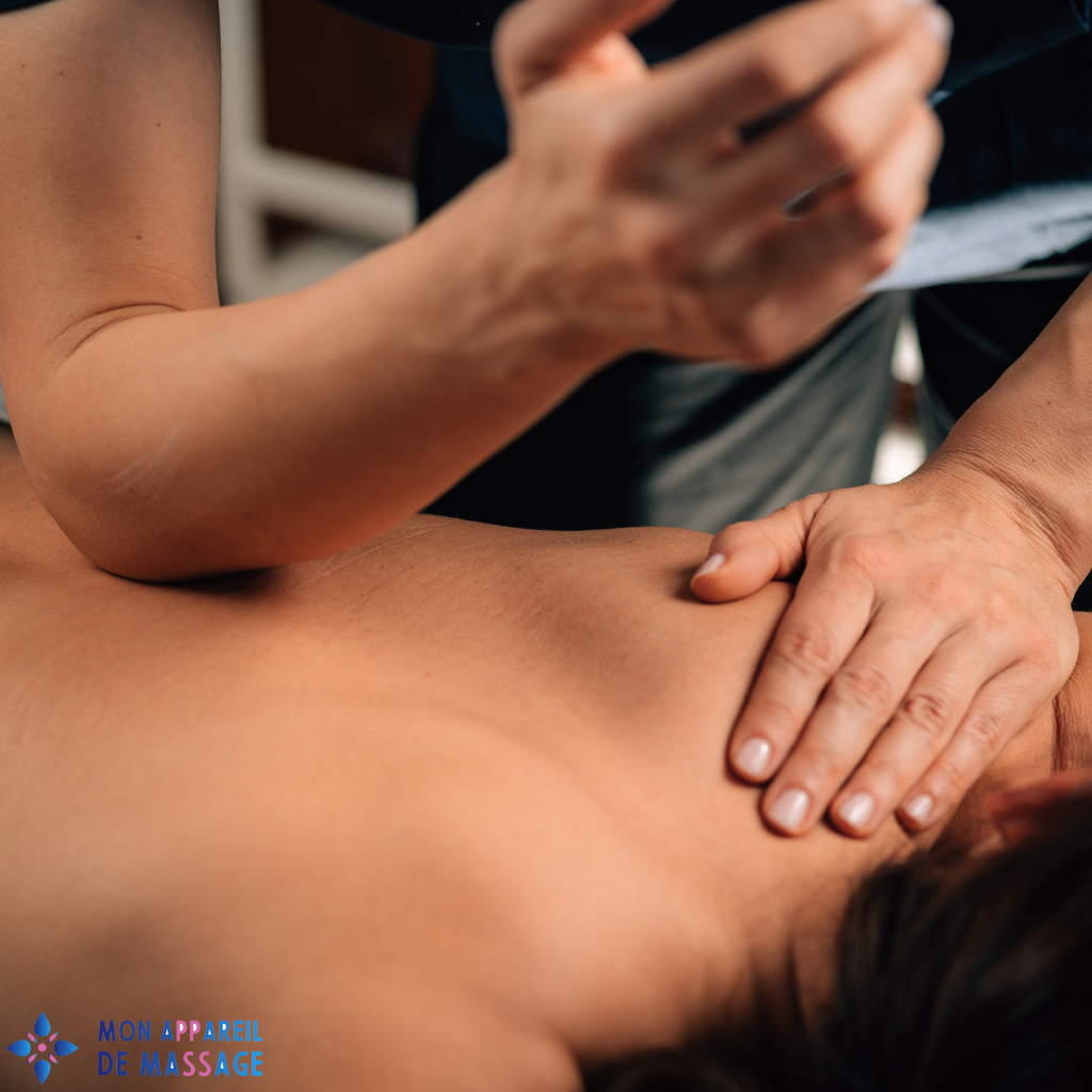 L'image montre Massage deep tissue avec appareil électrique : technique et bienfaits