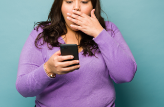 Une femme se demande comment savoir si on a un lipoedème